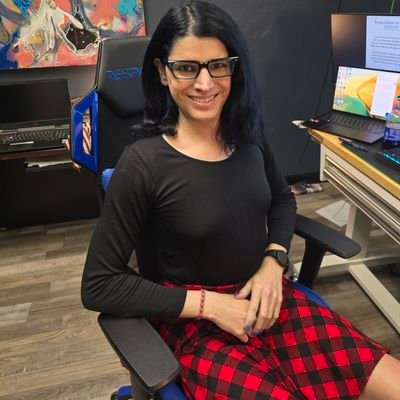 I'm your small town trans accountant with a wild side, and a BIG secret. Join me on my streams or in my https://t.co/B3dXIlmgxO. I make content on demand
