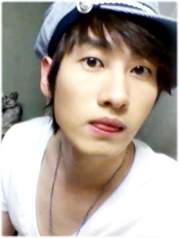 SUPER JUNIOR~ ELF 
bias gw semua member super junior..
when I say I don't care about super junior .It's must be NOT THE REAL ME ..

NO PINKALIENS