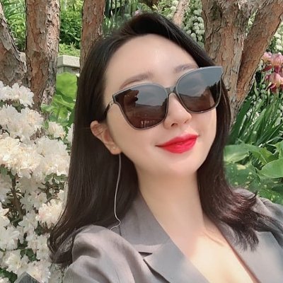 Yeong755's profile picture. 🌻달콤함과 매력이 가득한 삶을 살아가다🌼
🌷🥀쉿! 쉿! 내 반려동물들이 자고 있어요🌹🌱