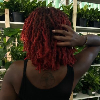 Uhshariiii's profile picture. idrk what to do on here just yet tbh shsu 25’ 👩🏾‍❤️‍💋‍👩🏾 free 🇵🇸