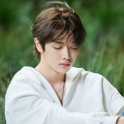 Excited for RIIZE 🌸Rise & Realize🌸
#SUNGCHAN #성찬 🐸
RIIZE IS 7
