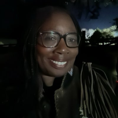 PrettyBev22's profile picture. 