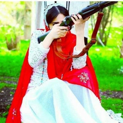 زندگی در صدفِ خویش گُهَر ساختن است… از همین خاک، جهان دگری ساختن است🍃دور بختیاری🍃