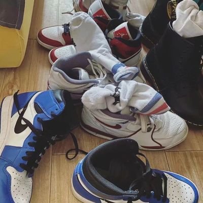 Sneaker, Dominance, Hypnosis, 迷醉, 制服, … …，爱好广泛，礼貌say hi。
坐标WH⬅️