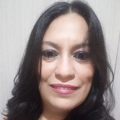 Ela nem liga para os padrões, sabe que lindo mesmo é ter uma alma transparente e um coração gigante🌻🦋💖
Por uma vida mais leve e mais feliz... 🍹🎼💏