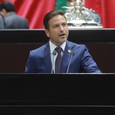 Esposo, papá de Tony y Andy y poblano de corazón. La familia es lo más importante. Diputado Federal LXVI Legislatura.