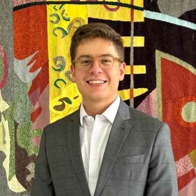 Direito PUC-SP. Brasileiro. Advogado. Trabalhista. Fundador do Alvorecer. Vamos imaginar o futuro?