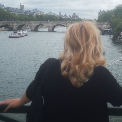 Europejka.
Wspieram - bo demokracja,
nie jest dana raz na zawsze.