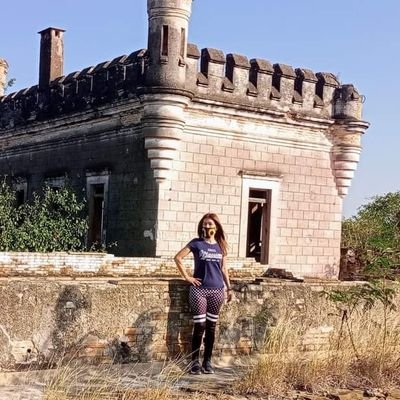 En todas las cosas de la naturaleza hay algo de maravilloso🦋 🌻
La Luna 🌙nunca está sola, siempre hay alguien que la mira con amor💘