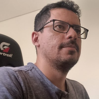 Desenvolvedor web front-end, graduado em Sistemas de Informação, apaixonado tecnologias web e mobile.