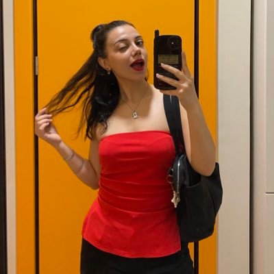 iremsengn_'s profile picture. 