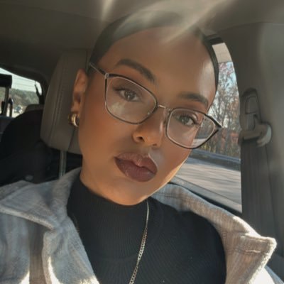 CEspinvl's profile picture. poetic • moonchild 🇵🇷/🇩🇴