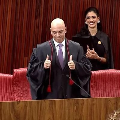 Dev, Servidor de Município, Cinéfilo que não gosta de Clube da Luta e Concurseiro profissional.