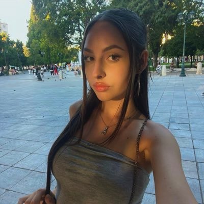 iocarlotta_'s profile picture. ascolto, leggo, guardo e mi lamento