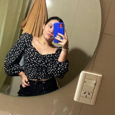 Laracastrelloon's profile picture. 04.02
el fernet y mi mishi💘