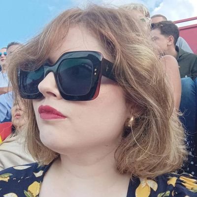 Elena_MCandela's profile picture. Abogada. 

 💜✊