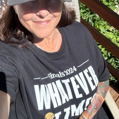 Mom, World Traveler, Business Owner, NBA (Canada’s biggest Celtics fan), was at Game 5 ☘️🏀🏆 Philanthropist & big supporter of community & #MySistersPlace 🙂