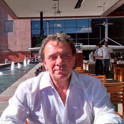 director técnico profesional de futbol
jubilado bancario