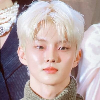 arwahchucky's profile picture. ngefangirl nya kadang-kadang. deobizerose