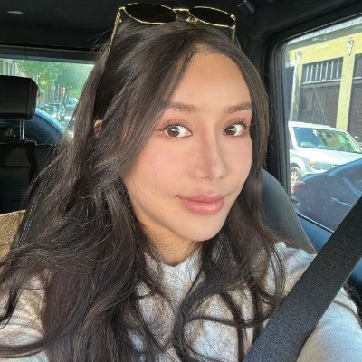 Chinese American, home in Singapore, single. Working in the jewelry design industry. Love traveling, food, adventure and exploring new things. 🇺🇸🇸🇬
