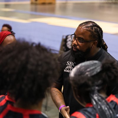Father Son #CoachSnow #HoopsUnited Suwanee Georgia Head girls basketball coach c/o 2029 God created me to use my hands!