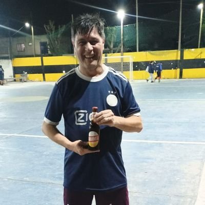 Nací el día de mi cumple y a partir de ahí cumplí años cada 365 días. Casado. Hincha de Temperley, Padre de 3 varones.