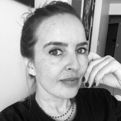 alineknak's profile picture. Dermatologista. Amante do metal extremo, da filosofia e da cultura através de leituras, de viagens e de boas conversas.