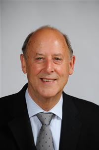 Leader of the Independent/Conservative group on City Council and of the Independents on the County.   Former mayor of the city. I represent Castle ward.
