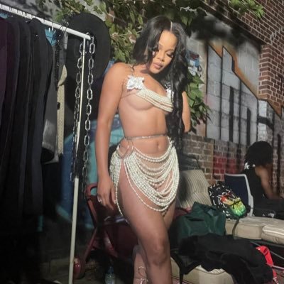 SEXY 😍 ARTIST 🎙 BUSINESS WOMAN 👩 Look like a lick but she ain’t no sucka. personal trainer who loves music.