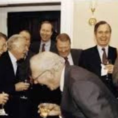 DiMariismo's profile picture. Termina mal. Geopolítica, economía y fulbo.
Dieguito.