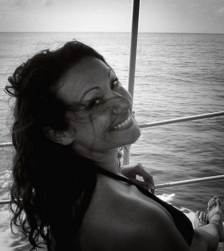 Independant photoshop addict & retoucher, self made woman, free spirit, travel junkie, based in Antwerp, Belgium.