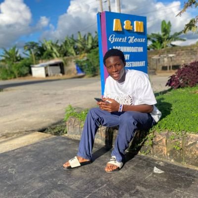 favourperi111's profile picture. we're all helped in one way or the other, be grateful always 

no matter the situation don't loose hope 🙏🙏💓