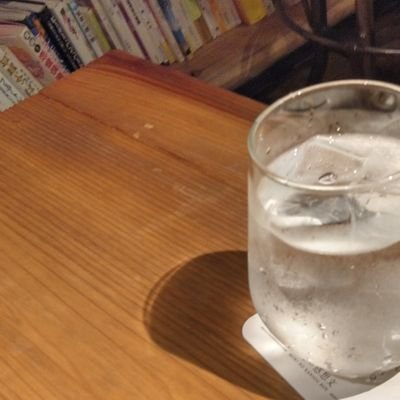 cigarettes and chocolate milk 35↑
like→Drinking,Talking,alone time,characters,stationery/abuse survivor/Synesthesia,ASD,FtX?(Questioning)