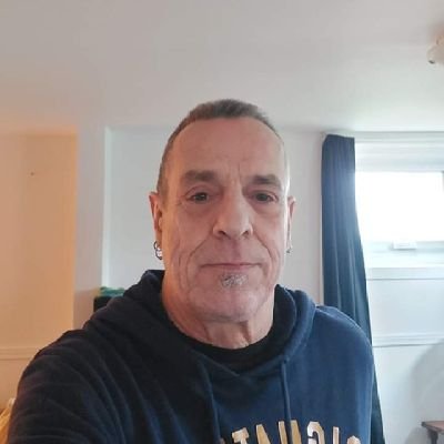 Papa, Camionneur de Cargo à st car Laval. Passionné de l'agriculture et ex barman du Club Med Québec