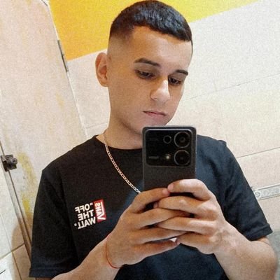 Juan_escalier's profile picture. De River / Cuando me muera yo quiero mi cajon pintado rojo y blanco como mi corazón