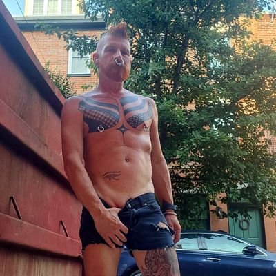 ADULT CONTENT 🔞
BB btm boy who loves his holes used. LIVE to be naked!Uninhibited fun
#tattedotter #kink #naked #exhibitionist