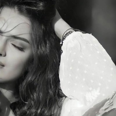 Roaa1445's profile picture. 
