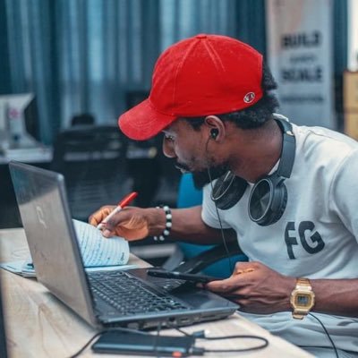 Aspiring Software Engineer🧑💻 | Backend Dev in Training @VephlaUni | Passionate about building scalable Web2 apps | Learning JavaScript, Node.js & Express |