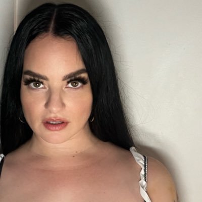2025 XMA Nominee✨Cougar in Training 🐆 Am I your @favoriteslut69? Do you want to @fucklillianette?BookLillianette@gmail.com