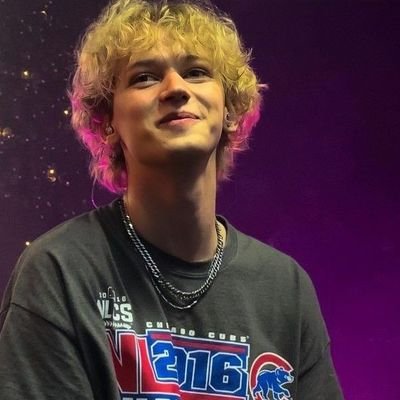 look_at_jannek's profile picture. SAW JANN AND BILLIE 😭😭😭