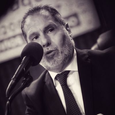 COMUNICADOR; PERIODISTA desde el año 1995, desempeña tareas en Radio, Television y Prensa Escrita.
Docente en PNL y COMUNICACIÓN EFICAZ.