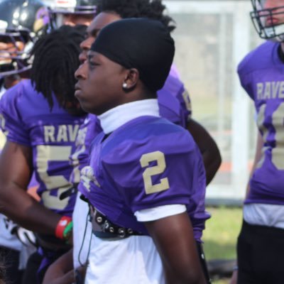 St Roch CSS|| RB || 5’10 || 180lbs || 4.5 Laser || C/o 2025 || Bench: 205 ||Email: stevengerardk07@gmail.com || Phone: 437-349-2007