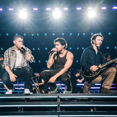 jbrosfrance's profile picture. Compte fan sur les @jonasbrothers. Compte officiel de https://t.co/8LRiZPzx1S. Retrouver l’actualité de @kevinjonas @joejonas @nickjonas