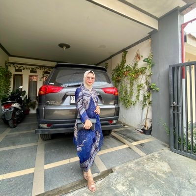 rizqiichi's profile picture. MA 2019 🏛️