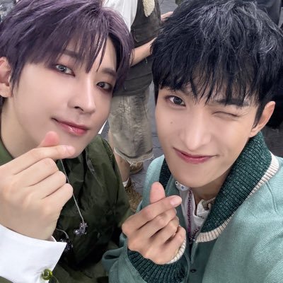 22 * ° . ° he/they☆ . * 🏳️🌈🏳️⚧️ ● ¸ . ★ staycarat•• 🐺🐇★ ° 💚💜 ★ ° :.☆from the river to the sea 🇵🇸