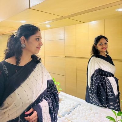 MAHASHWETHA's profile picture. ಕನ್ನಡತಿ.
Software developer. 
Love to cook, read english/ಕನ್ನಡ 
novels, Coffee lover ☕
           Udupi -  Mysooru - Bangalore - Paris - Bangalore.

flâneuse 🌸