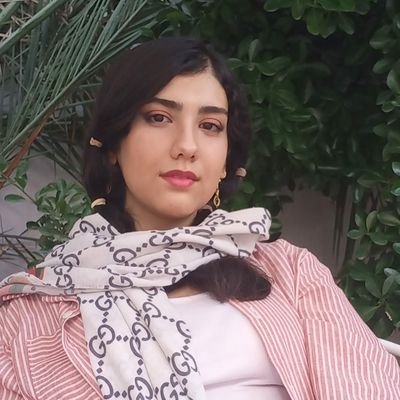 مرا دردیست ادر دل
که گرگویم زبان سوزد
وگر پنهان کنم،
ترسم ک مغز و استخوان سوزد!