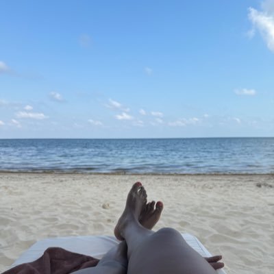 _stillthathomie's profile picture. obviously a burner 🙄