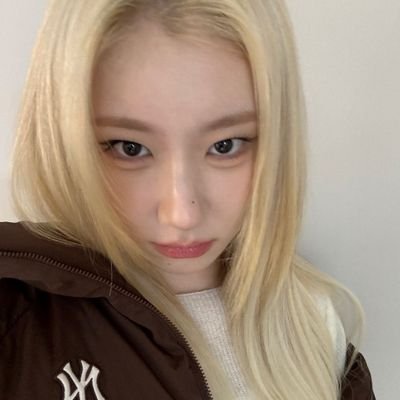 kwurlyy's profile picture. “i think of them as love” — ᡣ𐭩.ᐟ  |  888