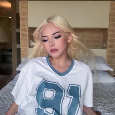 Hii I’m Ashleyy🐰I’m the most naughty E-girl you’ll see around here 💕